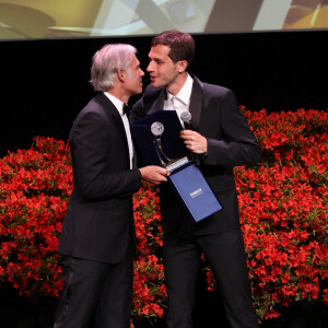 Paul Belmondo et son fils Victor - Soirée de clôture du 20eme Monte Carlo Film Festival de la Comédie, au Grimaldi Forum à Monaco. Le 29 avril 2023. © Claudia Albuquerque / Bestimage 