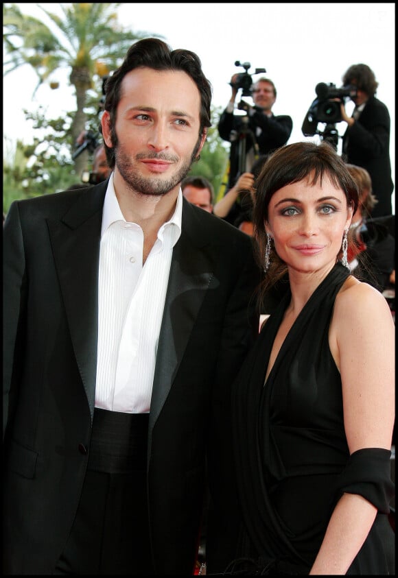 
Les deux acteurs ont été mariés durant trois ans, entre 2008 et 2011, et ont même adopté ensemble un enfant originaire d'Éthiopie en 2009
Michaël Cohen et Emmanuelle Béart au Festival de Cannes en 2008.