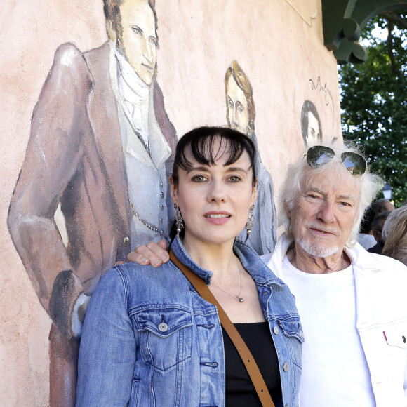 Hugues Aufray et Murielle - 4ème édition des écrivains chez Gonzague Saint Bris (26ème Forêt des livres) à Chanceaux-Près-Loches le 28 août 2022. © Cédric Perrin/Bestimage