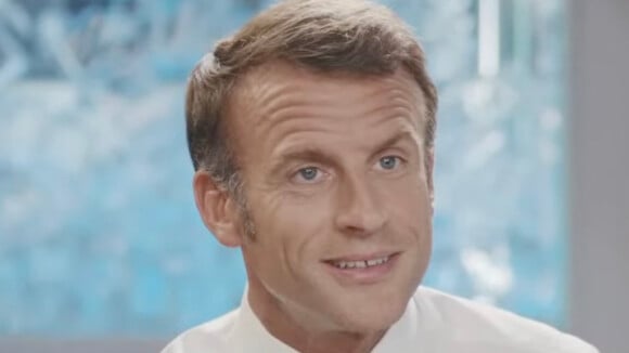 Emmanuel Macron a "tombé la veste" et fait un geste surprenant pour un président !