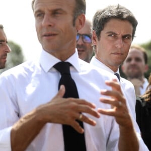 Le président français Emmanuel Macron et le ministre de l'éducation, Gabriel Attal se rendent dans les Pyrénées-Atlantiques, à Orthez, aux côtés des élèves et personnels du collège Daniel Argote, à l'occasion de la rentrée scolaire, France, le 5 septembre 2023. © Stéphane Lemouton/Bestimage