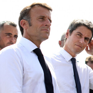 Le président français Emmanuel Macron et le ministre de l'éducation, Gabriel Attal se rendent dans les Pyrénées-Atlantiques, à Orthez, aux côtés des élèves et personnels du collège Daniel Argote, à l'occasion de la rentrée scolaire, France, le 5 septembre 2023. © Stéphane Lemouton/Bestimage