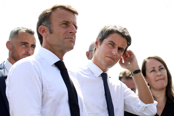 Le président français Emmanuel Macron et le ministre de l'éducation, Gabriel Attal se rendent dans les Pyrénées-Atlantiques, à Orthez, aux côtés des élèves et personnels du collège Daniel Argote, à l'occasion de la rentrée scolaire, France, le 5 septembre 2023. © Stéphane Lemouton/Bestimage