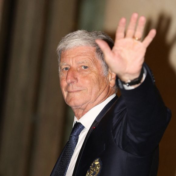 Jean-Michel Larqué installé dans une petite commune
 
Jean-Michel Larqué - Arrivées au dîner des 50 ans du Variétés club de France au palais de l'Elysée à Paris. © Panoramic / Bestimage