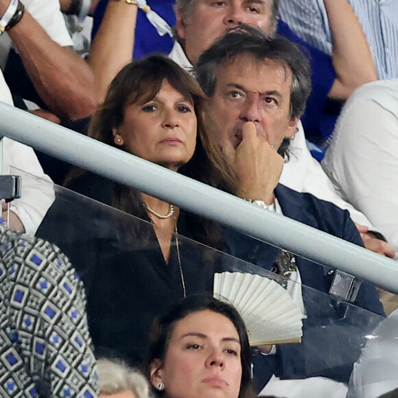 Jean-Luc Reichmann et sa femme Nathalie Lecoultre - People dans les tribunes lord du match d'ouverture de la Coupe du Monde de Rugby France 2023 avant le match de la Poule A entre la France et la Nouvelle-Zélande au Stade de France à Saint-Denis le 8 septembre 2023. © Dominique Jacovides/Bestimage 