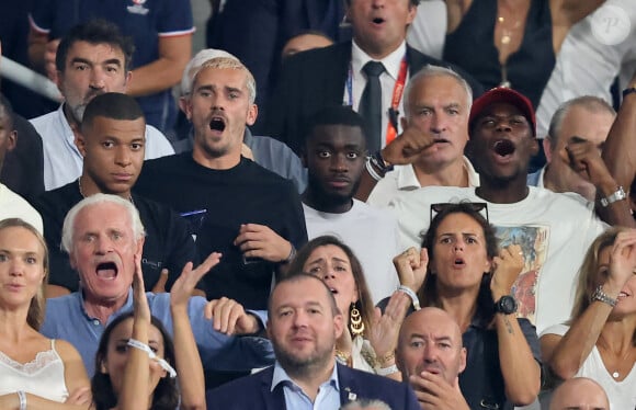 Kylian Mbappé, Antoine Griezmann, Yann Arthus-Bertrand - People dans les tribunes lord du match d'ouverture de la Coupe du Monde de Rugby France 2023 avant le match de la Poule A entre la France et la Nouvelle-Zélande au Stade de France à Saint-Denis le 8 septembre 2023. © Dominique Jacovides/Bestimage 