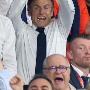 Emmanuel Macron - People dans les tribunes lord du match d'ouverture de la Coupe du Monde de Rugby France 2023 avant le match de la Poule A entre la France et la Nouvelle-Zélande au Stade de France à Saint-Denis le 8 septembre 2023. © Dominique Jacovides/Bestimage