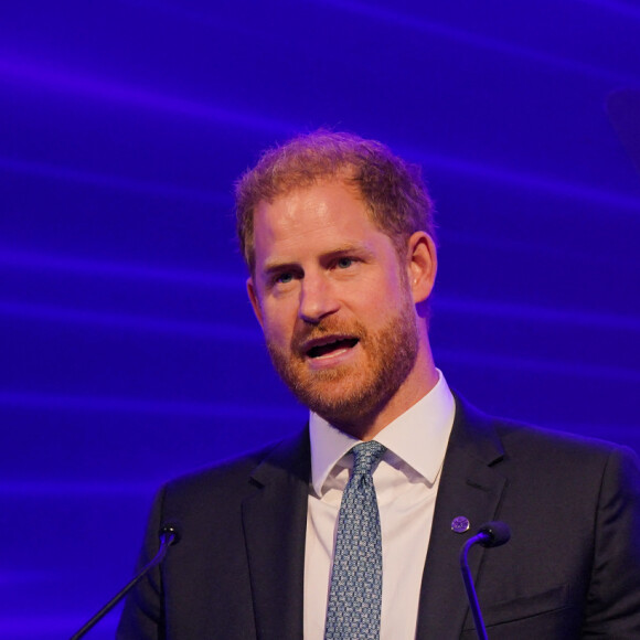 Qui va, à nouveau, rencontrer des athlètes de talent ! 
Le prince Harry, duc de Sussex, lors des WellChild Awards 2023 au Hurlingham Club, Ranelagh Gardens, à Londres, Royaume Uni, le 7 septembre 2023.
