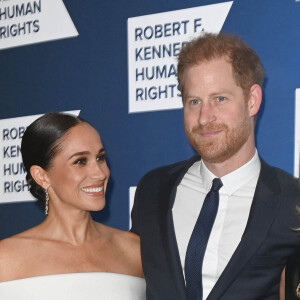 Le prince Harry et Megan Markle au photocall de la soirée de gala "Robert F. Kennedy Human Rights Ripple of Hope 2022" à l'hôtel Hilton de New York City, New York, Etats-Unis, le 6 décembre 2022. 