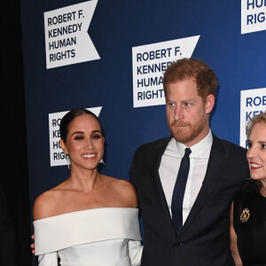 Le prince Harry, Megan Markle et Kerry Kennedy au photocall de la soirée de gala "Robert F. Kennedy Human Rights Ripple of Hope 2022" à l'hôtel Hilton de New York City, New York, Etats-Unis, le 6 décembre 2022. 