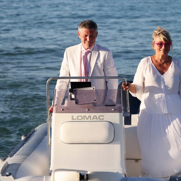 Exclusif - Arrivée des mariés en bateau - Soirée du mariage de Christine Bravo et Stéphane Bachot sur la plage du restaurant Marinella à l'Ile Rousse en Corse le 11 Juin 2022 © Dominique Jacovides / Bestimage