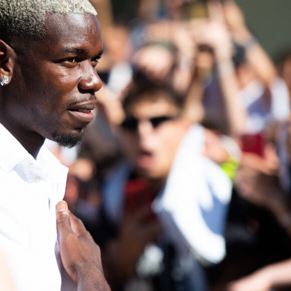 Paul Pogba arrive au centre médical de Turin avant de jouer avec la Juventus le 9 juillet 2022. 