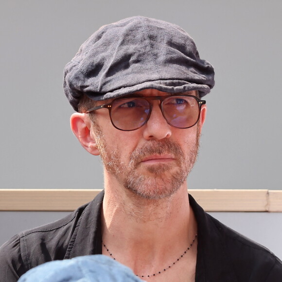 Calogero en tribunes lors des Internationaux de France de tennis de Roland Garros 2023, à Paris, France, le 9 juin 2023. © Jacovides-Moreau/Bestimage