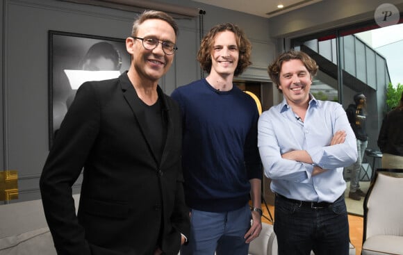 Julien Courbet, Paul de Saint-Sernin et Alex Vizorek - Personnalités à la soirée "Football Palace" à l'Hôtel Barrière Le Fouquet's Paris pour BarrièreBet. Le 23 juin 2021 A l'occasion de l'Euro 2021, BarrièreBet, nouvel acteur de paris sportifs du groupe Barrière lance le programme "Football Palace" avec des célébrités aux côtés de l'humoriste et journaliste Paul de Saint-Sernin. En direct de la suite Harcourt de l'Hôtel Barrière Le Fouquet's, les personnalités regarderont le match de l'équipe de France avec des défis, des pronostics, des jeux.... © Coadic Guirec / Bestimage