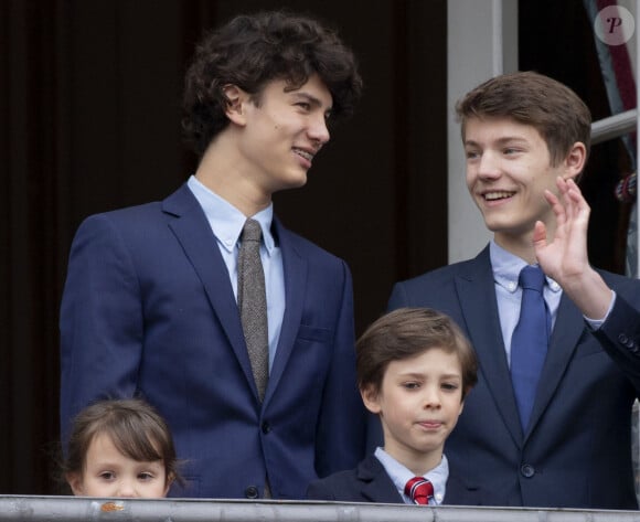 Le prince Nikolaï, le prince Felix, la princesse Athena et le prince Henrik - La famille royale de Danemark au balcon du palais royal à Amalienborg pour le 78ème anniversaire de la reine. Le 16 avril 2018 