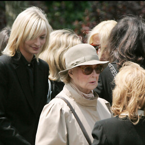 Les obsèques de Mike Marshall en 2005 à Deauville : sa fille Sarah Marshall et sa mère Michèle Morgan