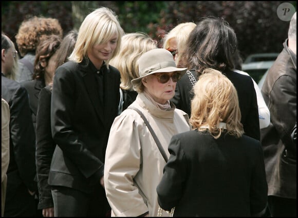 Les obsèques de Mike Marshall en 2005 à Deauville : sa fille Sarah Marshall et sa mère Michèle Morgan