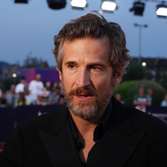 Entre balle de tennis, placards et lumières qui bougent et s'allument tout seul, il raconte tout.
Guillaume Canet - Photocall des lauréats lors de la 49ème édition du festival du film américain de Deauville le 9 septembre 2023. © Denis Guignebourg / Bestimage 