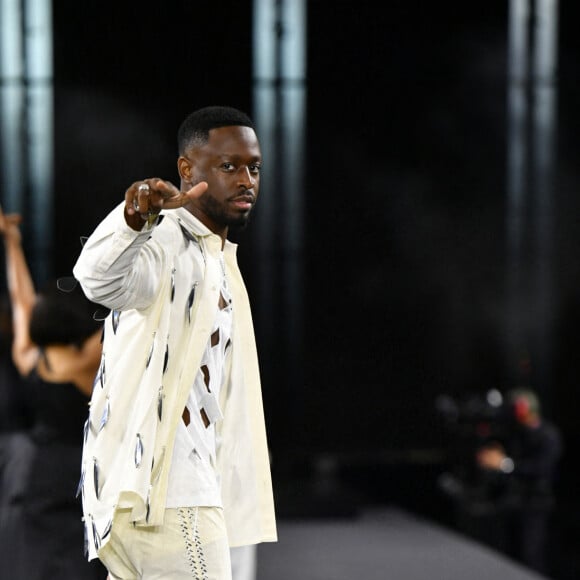 Dadju - Défilé "Walk Your Worth" By L'Oreal à l'Ecole Militaire lors de la fashion week PAP femme printemps / été 2023 le 2 octobre 2022. © Veeren / Clovis / Bestimage