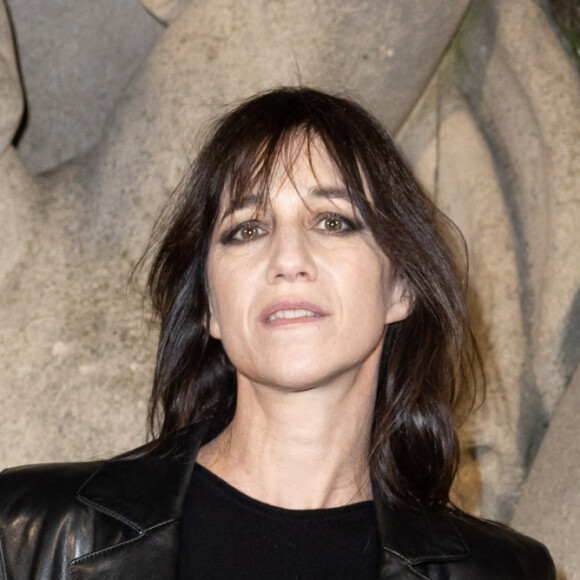 Charlotte Gainsbourg - Photocall du défilé de mode prêt-à-porter automne-hiver 2023/2024 "Saint Laurent" lors de la Fashion Week de Paris. Le 28 février 2023 © Olivier Borde / Bestimage 