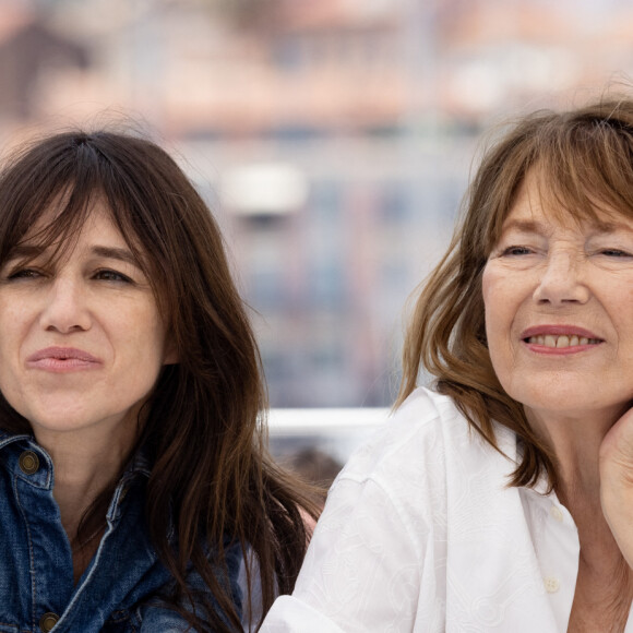 Charlotte Gainsbourg, Jane Birkin (habillée en Celine) au photocall du film Jane par Charlotte (Cannes première) lors du 74ème festival international du film de Cannes le 8 juillet 2021 © Borde / Jacovides / Moreau / Bestimage 