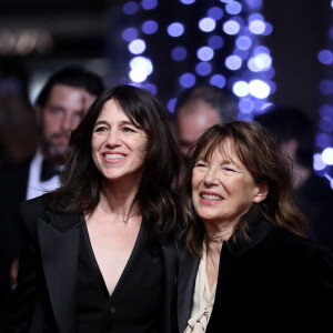 Charlotte Gainsbourg et sa mère Jane Birkin (habillée en Céline) - Montée des marches du film "Jane par Charlotte" lors du 74ème Festival International du Film de Cannes. Le 7 juillet 2021 © Borde-Jacovides-Moreau / Bestimage 