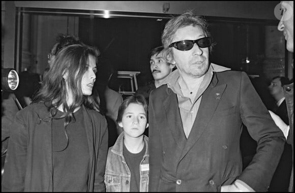 De Gainsbourg à Gainsbarre, il n'y a qu'un pas, même pour le papa !
Archives - Bambou, Charlotte et Serge Gainsbourg le 28 avril 1982