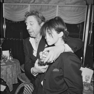 Archives - Serge Gainsbourg et sa fille Charlotte, césar du meilleur espoir pour le film L'effrontée au Fouquet's lors de la nuit des César le 23 février 1986