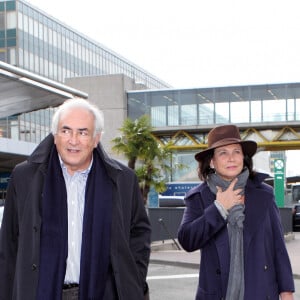 Arrivée de Dominique Strauss-Kahn et Anne Sinclair à l'aérport d'Orly Sud de retour de Marrakech le 4 janvier 2012. L'ancien patro du FMI devrait être entendu d'ici peu dans le cadre de l'affaire du Carlton de Lille.