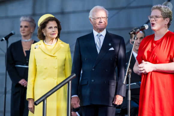 La reine Silvia et le roi Carl XVI Gustav de Suède ont fêté leur 50 ans de règne.
Le roi Carl XVI Gustav et la reine Silvia de Suède lors du concert de la ville de Stockholm à Lejonbacken dans le cadre des célébrations du jubilé du roi Carl XVI Gustav de Suède (50ème anniversaire de l'accession au trône du roi) à Stockholm, Suède, le 16 septembre 2023. 