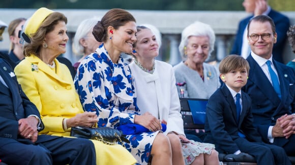 PHOTOS Jubilé en Suède : Looks fleuri et pastel pour les princesses, le petit Oscar aperçu trinque !
