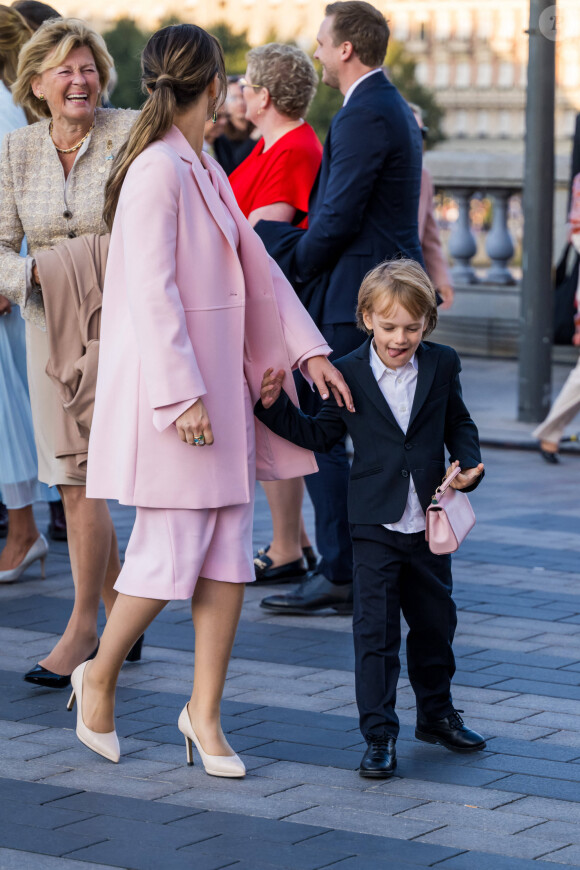 La princesse Sofia (Hellqvist) de Suède, Le prince Gabriel, lors du concert de la ville de Stockholm à Lejonbacken dans le cadre des célébrations du jubilé du roi Carl XVI Gustav de Suède (50ème anniversaire de l'accession au trône du roi) à Stockholm, Suède, le 16 septembre 2023. 