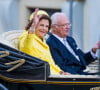 La reine Silvia et le roi Carl XVI Gustav de Suède ont salué la foule.
La reine Silvia et le roi Carl XVI Gustav de Suède défilent en calèche pour le jubilé du roi Carl XVI Gustav de Suède (50ème anniversaire de l'accession au trône du roi) dans Stockholm, Suède