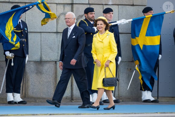 Le roi Carl XVI Gustav et la reine Silvia de Suède en croisière avec le Royal Sloop Vasaorden sur le Stockholmsström dans le cadre des célébrations du jubilé du roi Carl XVI Gustav de Suède (50ème anniversaire de l'accession au trône du roi) à Stockholm, Suède, le 16 septembre 2023. 