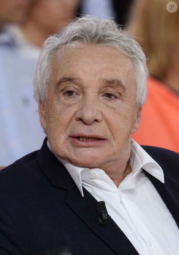 Michel Sardou - Enregistrement de l'émission " Vivement Dimanche " Spéciale Les enfants du Top 50, le 8 octobre 2014. L'émission sera diffusée le 12 Octobre 2014.