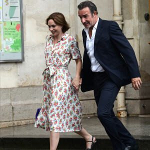 Nathalie Péchalat et son mari Jean Dujardin - Mariage de Claude Lelouch à la mairie du 18ème à Paris. Le 17 juin 2023