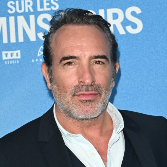 Jean Dujardin est en colère 
Jean Dujardin - Avant-première du film "Sur les chemins noirs" au cinema UGC Normandie à Paris. © Coadic Guirec/Bestimage 