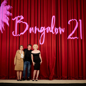 Exclusif - Emmanuelle et Mathilde Seigner sur filage de la pièce "Bungalow 21" écrite par Eric-Emmanuel Schmitt, sur une idée originale de Benjamin Castaldi au théâtre de la Madeleine à Paris, France, le 11 septembre 2023. © Cyril Moreau/Bestimage