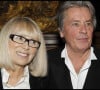 Il avait quitté le grand amour de sa vie, Mireille Darc, pour cette toute jeune comédienne.
Même s'ils n'étaient plus en couple depuis près de 25 ans, Alain Delon et Mireille Darc sont réstés inséparables. S'unissant notamment pour des nobles causes. Ici pour le gala de l'IFRAD au profit de la recherche de la maladie d'Alzheimer. Paris, 21 septembre 2011