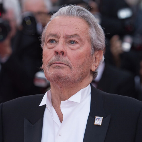 Alain Delon - Montée des marches du film "A Hidden Life" lors du 72ème Festival International du Film de Cannes.