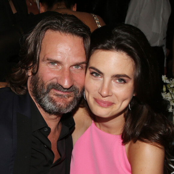 Exclusif - Frédéric Beigbeder et sa femme Lara Micheli lors de la soirée "Sandra and Co" pendant le 70 ème Festival International du film de Cannes, France, le 20 mai 2017. La suite Sandra and Co fête le lancement du livre de R. Orlinski. Sandra de Matteis a reçu un parterre de Personnalités. La comédienne C. Sihol a diner à la suite en debut de soirée et à féliciter chaleureusement J. Milici la chef de la Suite Sandra and Co. On a pu apercevoir E. Zylberstein , F. Beigbeder, C. Cornillac et sa femme L. Fogli discuter avec R. Orlinski de son ouvrage. A. Laffont, J. Fraioli et Josephine ont dansé pendant que R. Schinazi et L. Arzeneder discutaient avec F. Provost. © Denis Guignebourg/Bestimage 