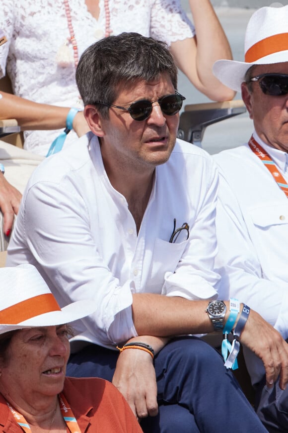 Thomas Sotto dans les tribunes lors des Internationaux de France de Tennis de Roland Garros 2023. Paris, le 10 juin 2023. © Jacovides-Moreau / Bestimage