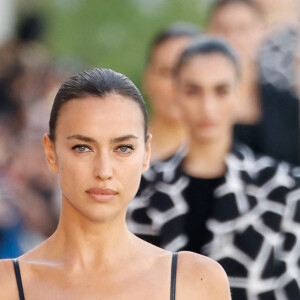 Le mannequin a défilé pour la marque Mowalola à la Fashion Week de Londres.
Irina Shayk - Défilé Michael Kors "Collection Prêt-à-Porter Printemps/Eté 2024" lors de la Fashion Week de New York (NYFW), le 11 septembre 2023. 