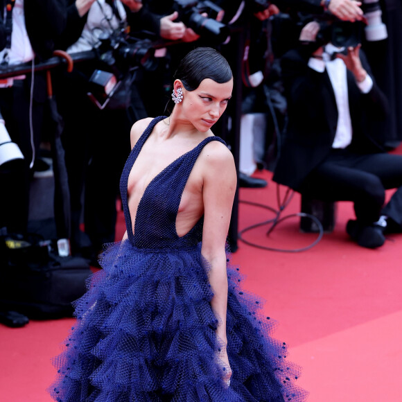 Irina Shayk - Montée des marches du film " Killers of the flower moon " lors du 76ème Festival International du Film de Cannes, au Palais des Festivals à Cannes. Le 20 mai 2023 © Jacovides-Moreau / Bestimage 