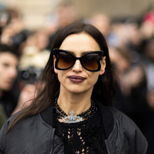 Irina Shayk à la sortie du défilé de mode prêt-à-porter automne-hiver 2023/2024 "Vivienne Westwood" lors de la Fashion Week de Paris. Le 4 mars 2023 © Tiziano Da Silva / Bestimage 