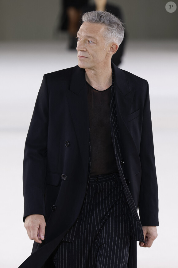 On le sait : Vincent Cassel est particulièrement sensible à la mode.
Vincent Cassel - Défilé de mode Hommes printemps-été  "AMI" lors de la fashion week de Paris. 