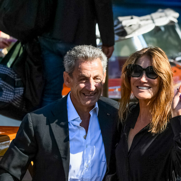 Nicolas Sarkozy et sa femme Carla Bruni arrivent au Lido lors du 80ème édition du festival international du film de Venise, la Mostra, à Venise, Italie, le 2 septembre 2023. © SGP/Bestimage 