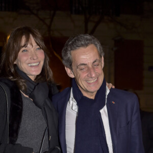 Carla Bruni quitte la salle de concert ou elle se produisait et rentre à son hôtel avec son mari Nicolas Sarkozy à Madrid le 10 janvier 2018. 