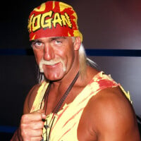 VIDEO Hulk Hogan a épousé sa jeune compagne : découvrez la tenue improbable du catcheur pour célébrer son amour !