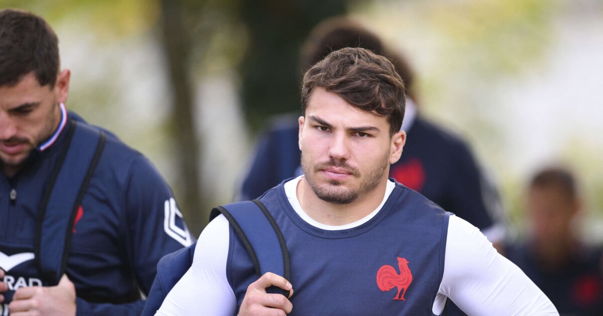 Antoine Dupont sorti de l'hôpital et de retour chez lui à  Castelnau-Magnoac, les villageois très inquiets : Le diaporama - Purepeople